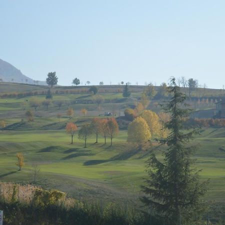 Готель Golf Valcurone Momperone Екстер'єр фото