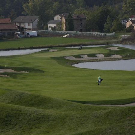 Готель Golf Valcurone Momperone Екстер'єр фото
