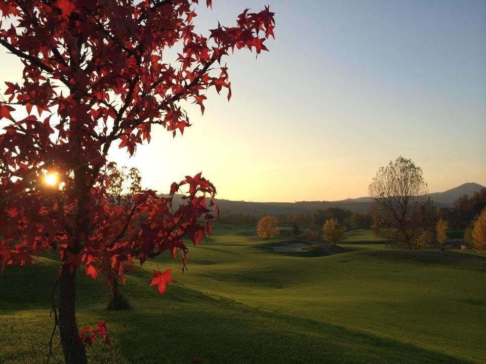 Готель Golf Valcurone Momperone Екстер'єр фото